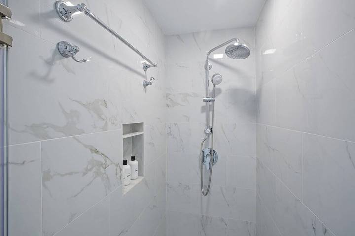 Vacation rental for 10 people, with balcony and yard in Pacifica