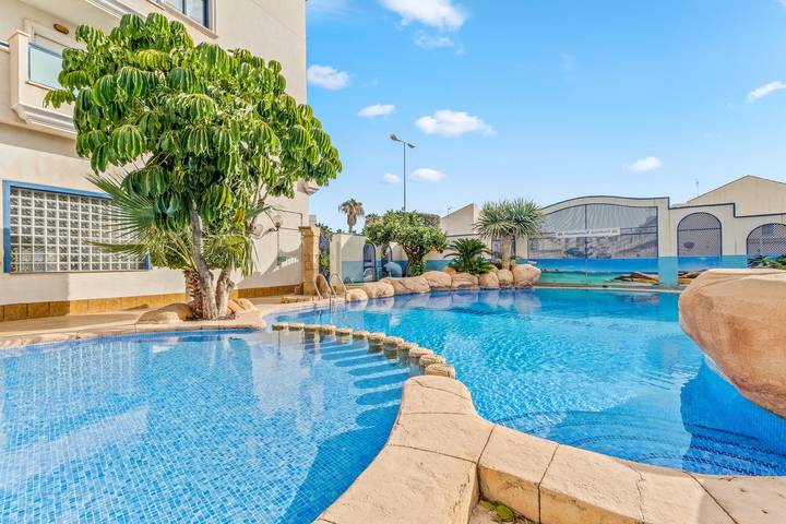 Vakantiewoning voor 4 personen, met Balkon en Tuin in Orihuela Costa