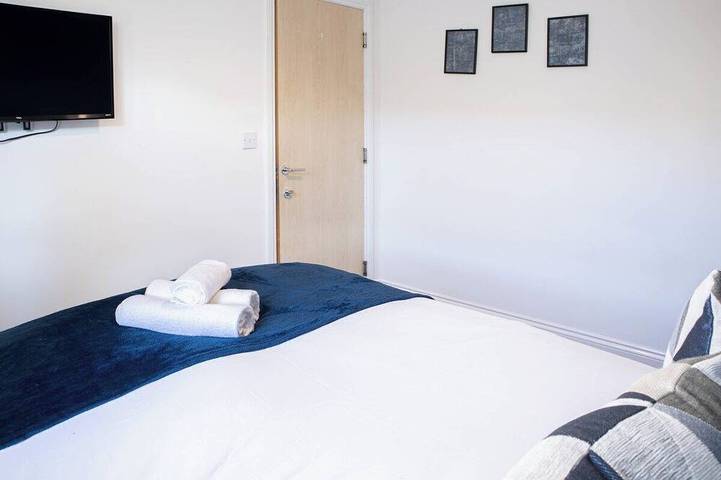 Contractor‑Heaven 5Br Home | 4.5 Baths | Wakefield in Wakefield, Westliches Yorkshire