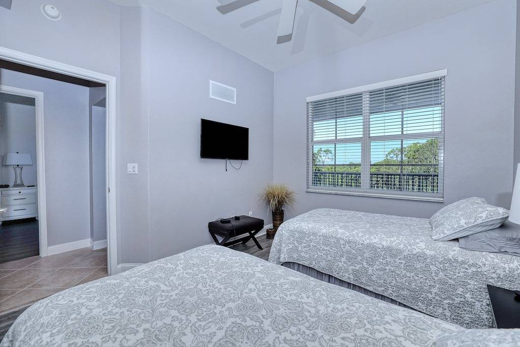 Ganze Wohnung, Deluxe Penthouse Luxus!- Beach, Resort Pool, Wasserfall! in Bonita Bay, Bonita Springs