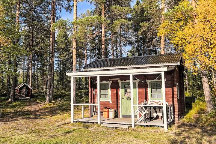 Schwedisches Holzhaus mit Grill und Terrasse in Lappland (Schweden)