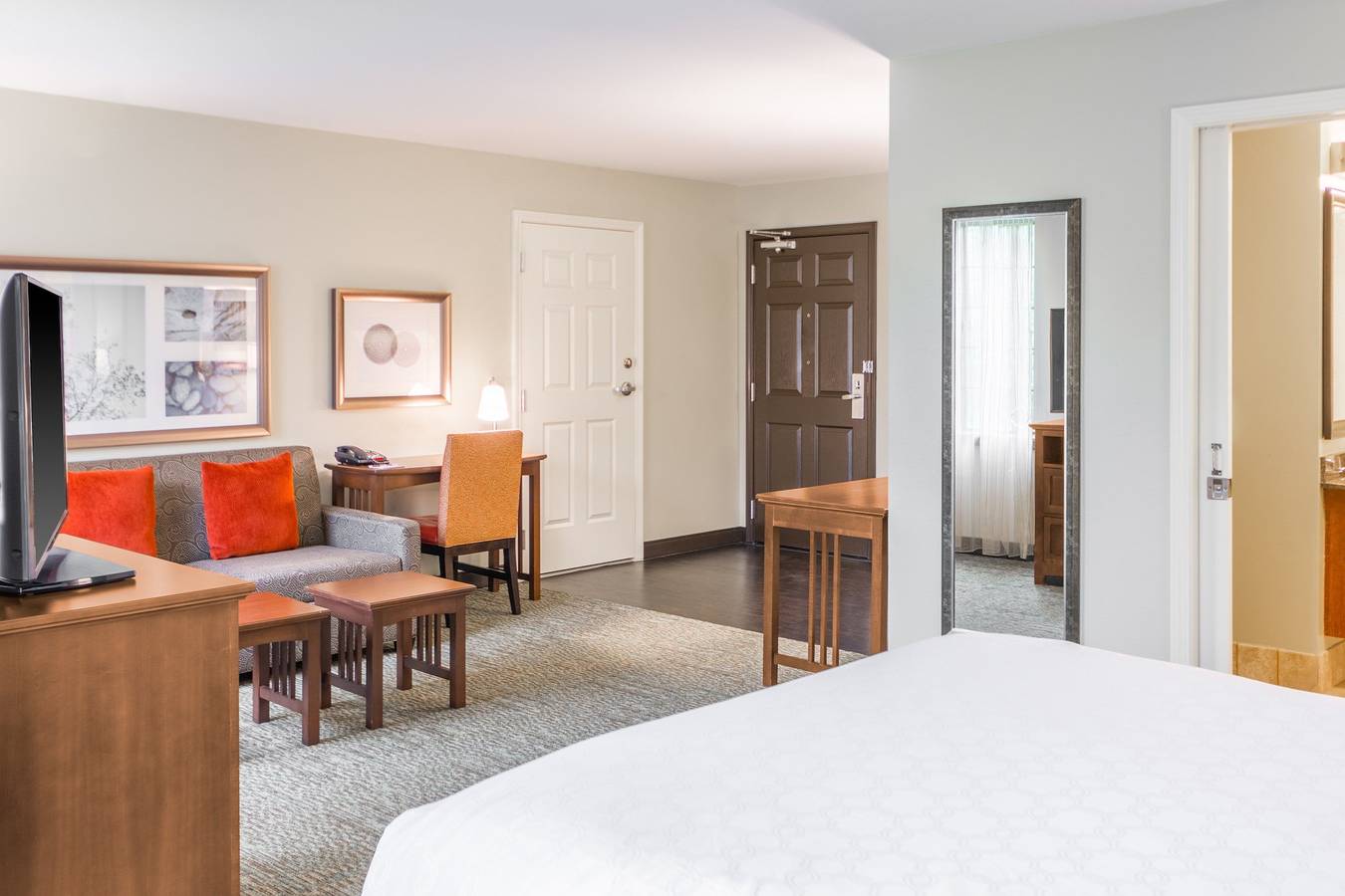 Ganzes Studio, Staybridge Kansas City - Independence in Missouri