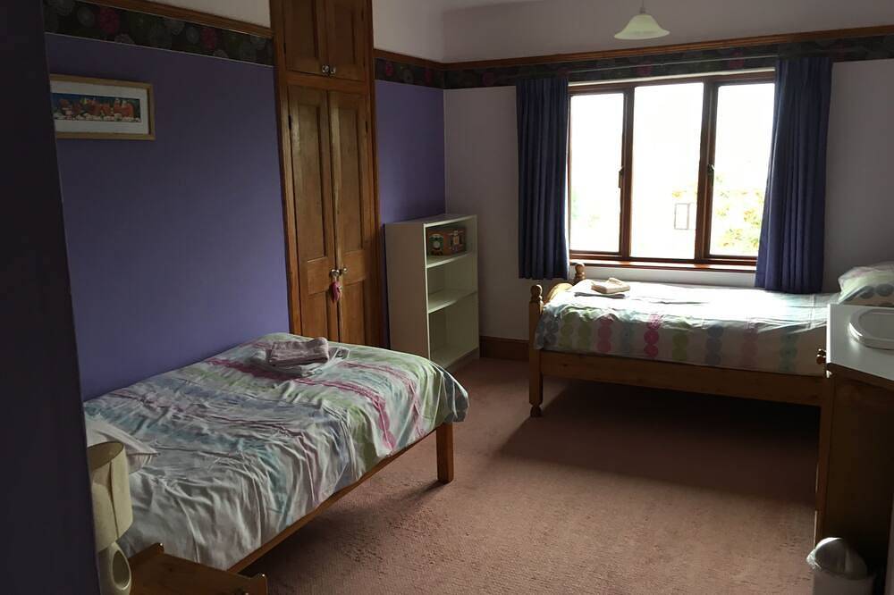 Large detached house in Bude, garden and space for the extended family in Bude, Cornwall
