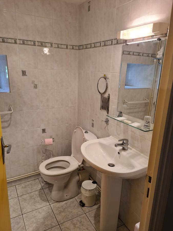 Hôtel pour 2 personnes, avec vue ainsi que terrasse et jardin à Saint-Julien-aux-Bois - 4