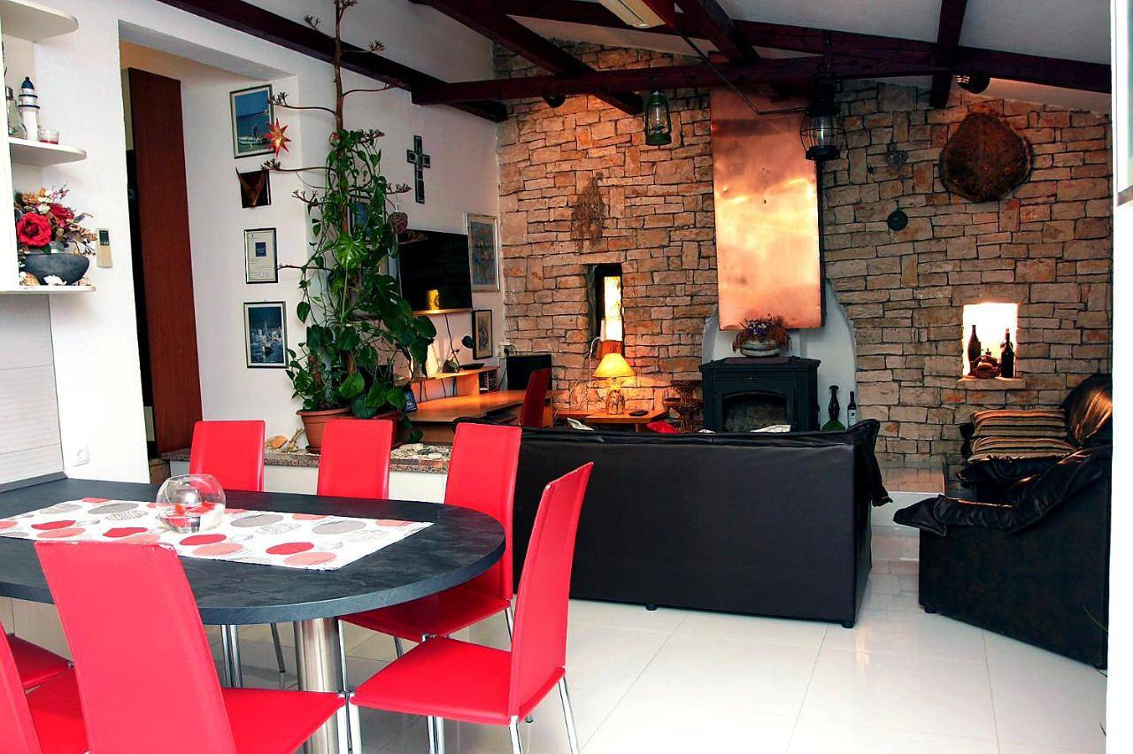 Villa Lucia with private pool and a whirlpool in Mala Srebrna, Rukavac