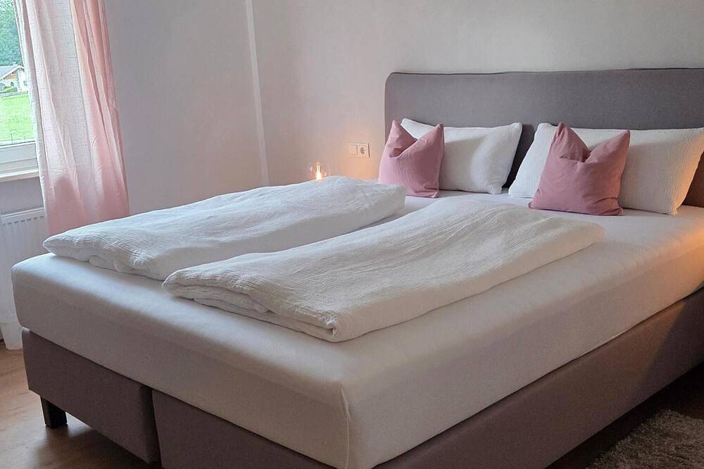 Ganze Wohnung, Ferienwohnung Simon, 90 m², 2-6 Personen, Wohnküche, 3 Schlafzimmer, Du/Wc + Wc, Balkon in Staudach-Egerndach, Chiemsee