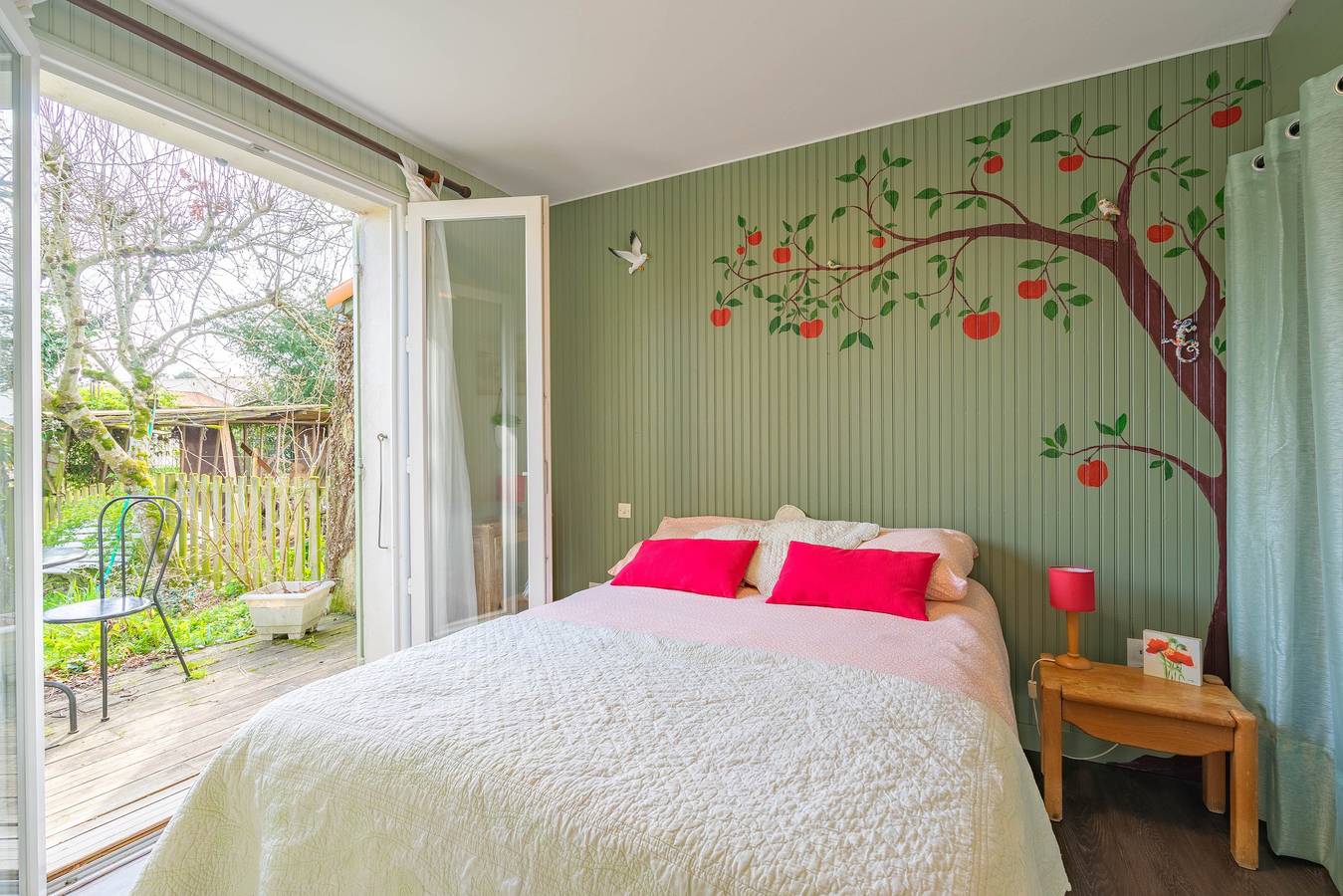 Chambre d'hôtes 'Le Pommier - Bed and Breakfast' con Wi-Fi in Saint-Georges-de-Didonne, Côte de Beauté