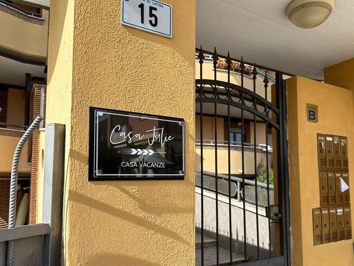 Appartamento per 4 persone, con Balcone e Terrazza nonché Giardino e Panorama a Latina