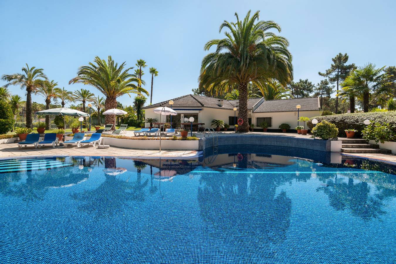 Magnifique Villa mit großem Pool, Tennisplatz und exotische Garten in Aroeira, Corroios