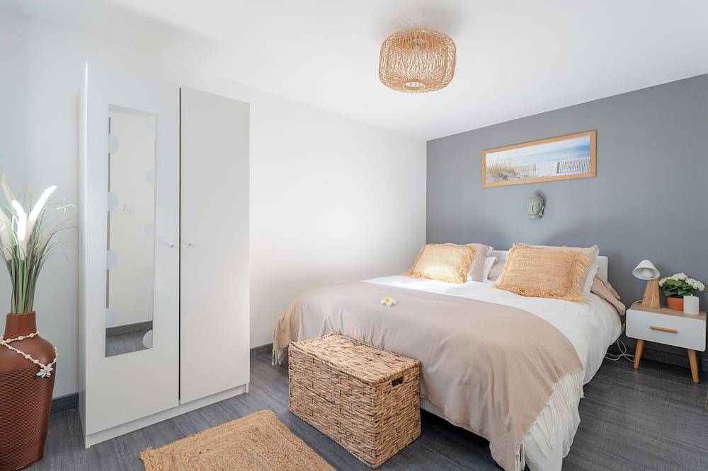 Heated pool house 200 mins from the beaches. in Rayol-Canadel-sur-Mer, Draguignan region