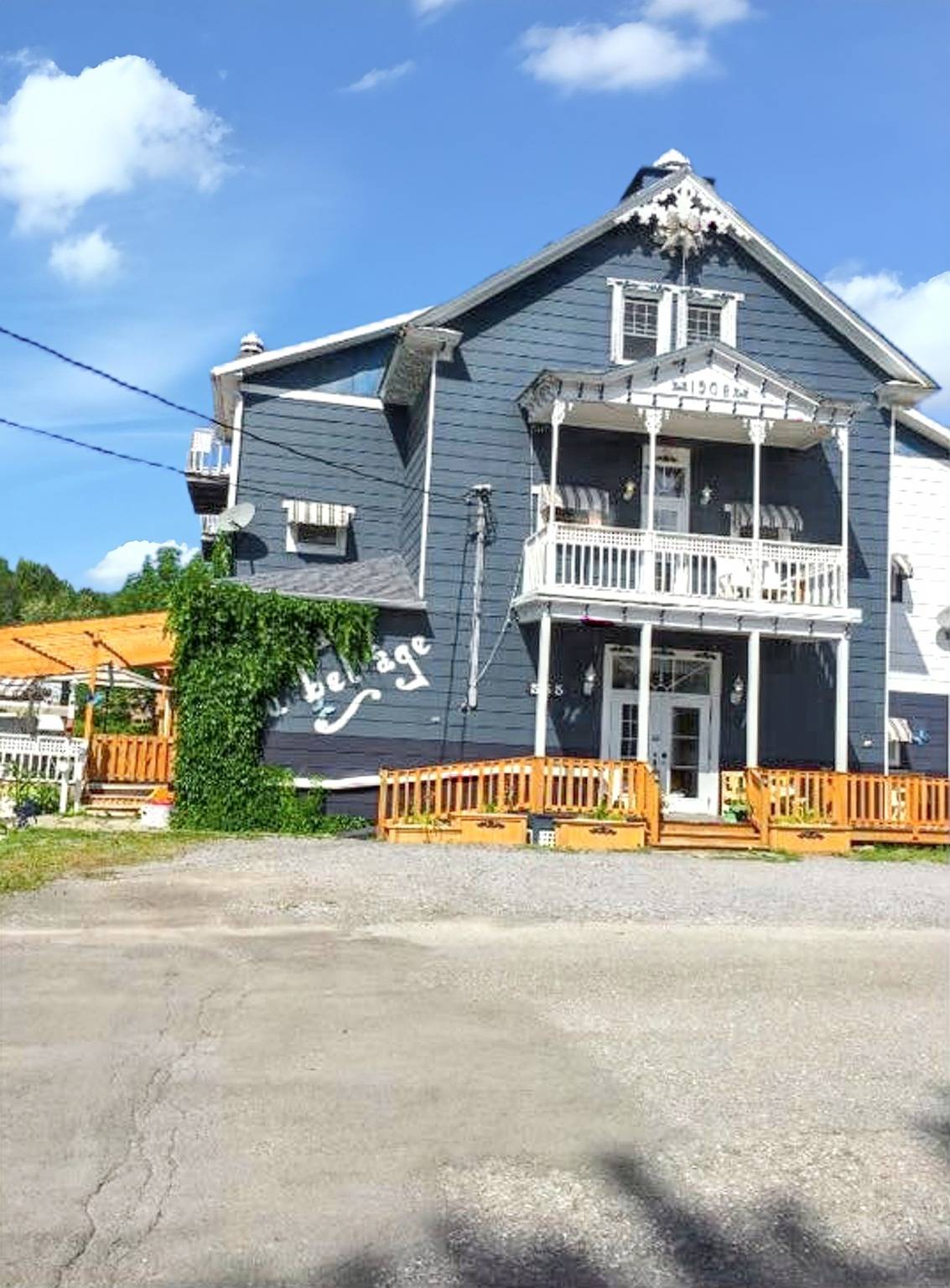 Apartamento entero, Apartamento cómodo Sainte-Angèle-de-Mérici 80 m² balcón! in Quebec