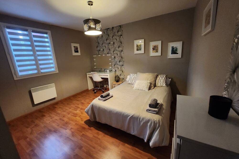 Entire apartment, Hasparren, family apartment 118m², garden and view, sleeps 6. in Hasparren, Bayonne region