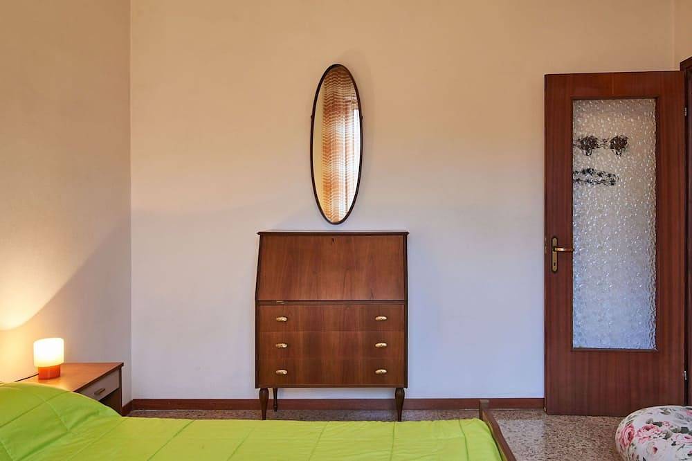 Accogliente appartamento in villa per 8 ospiti con Wifi, Tv, balcone, animali ammessi e parcheggio in Dervio, Alpi Orobie Occidentali
