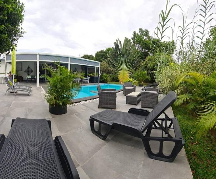 Appartement de vacances pour 8 personnes, avec jardin et jacuzzi ainsi que piscine et terrasse