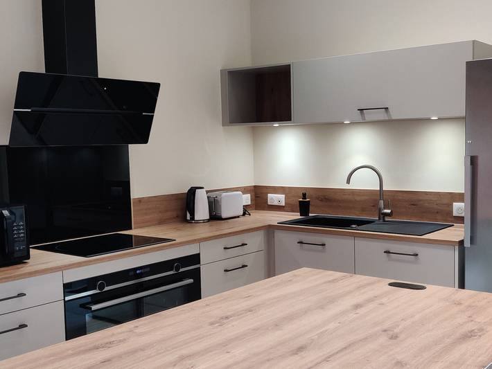 Gran casa con piscina climatizada y amplio jardín en Cheffois in Cheffois, Fontenay-le-Comte