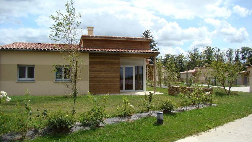 Gîte pour 6 personnes, avec Terrasse ainsi que Jardin et Piscine
