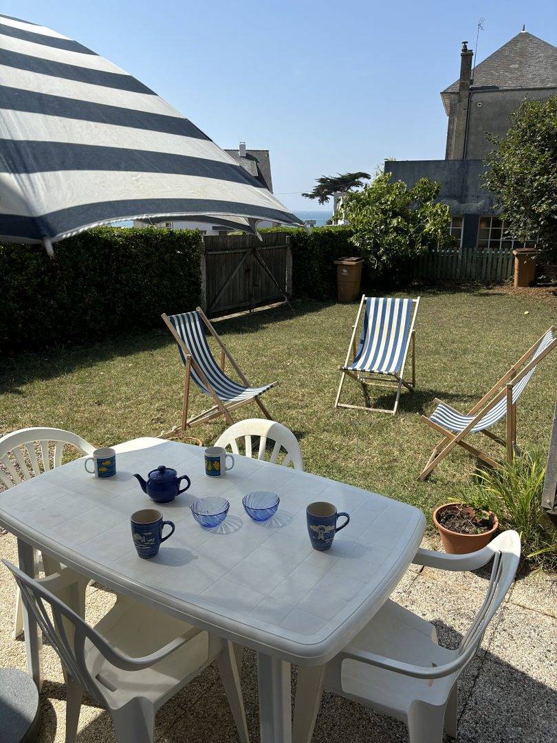 Gîte Clair de Lune, vue mer, 50 m de la plage in Caroual, Erquy