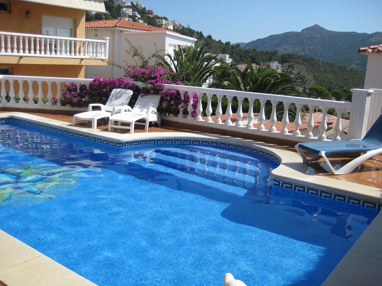 Villa en Roses con piscina privada, Wi-Fi y aparcamiento in El Mas Fumats, Roses