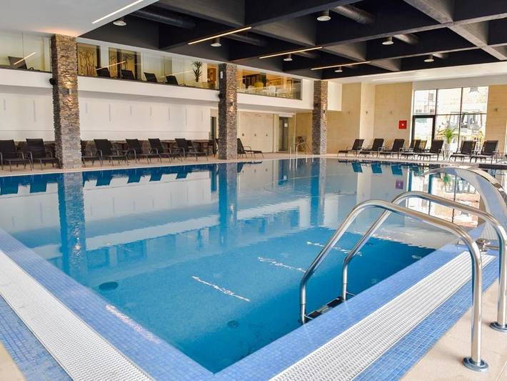 Appartement de vacances pour 5 personnes, avec jardin et jacuzzi ainsi que sauna et piscine