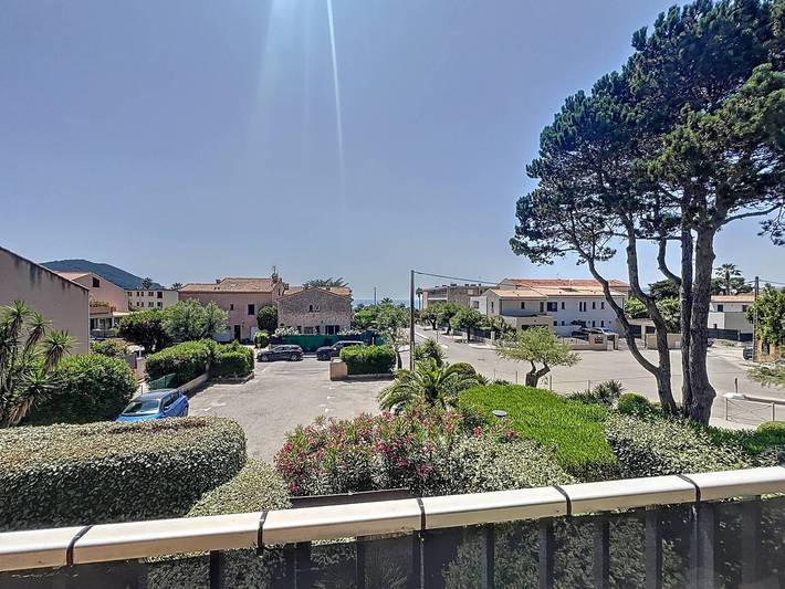 Gîte pour 4 personnes, avec terrasse dans Plage de Saint-Cyr sur Mer Les Lecques - 2