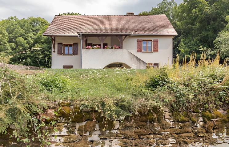 Gîte pour 6 personnes, avec terrasse dans Avosnes