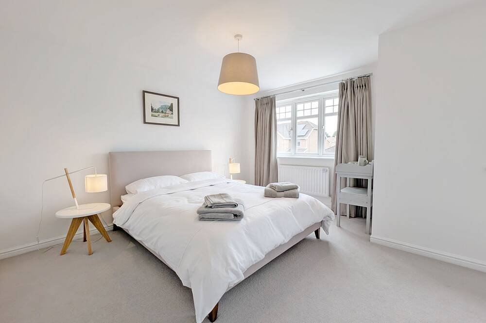 A family house that sleeps 6 guests  in 4 bedrooms in Chichester, West Sussex