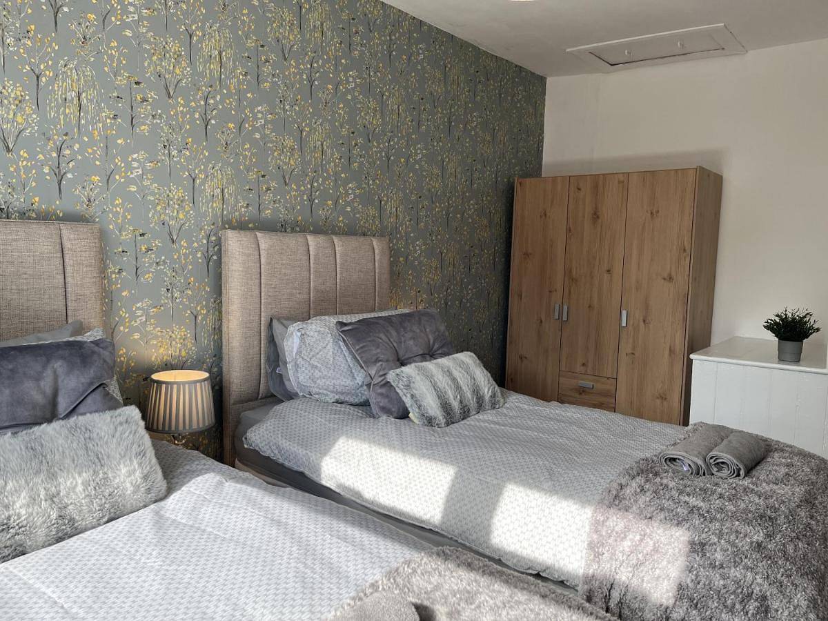 Entire apartment, Three-Bedroom House in Wigan, Greater Manchester