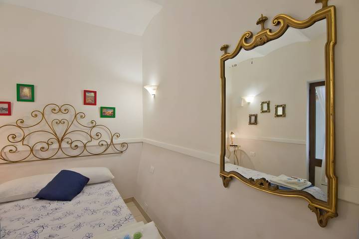 Ganze Wohnung, Apartment 'Colosseum From Flavio Rome Historic' mit privatem Garten, Wlan & Klimaanlage in Rom Zentrum, Rom