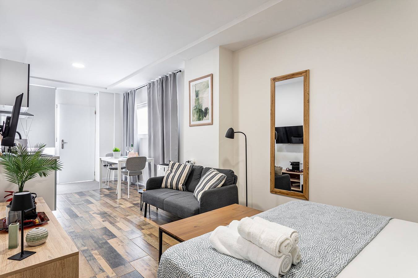 Estudio entero, Guest Ready - Estudio moderno para dos in Valencia, Costa de Valencia