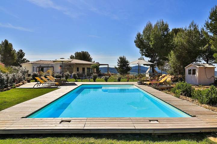 Appartement de vacances pour 4 personnes, avec piscine ainsi que terrasse et jardin