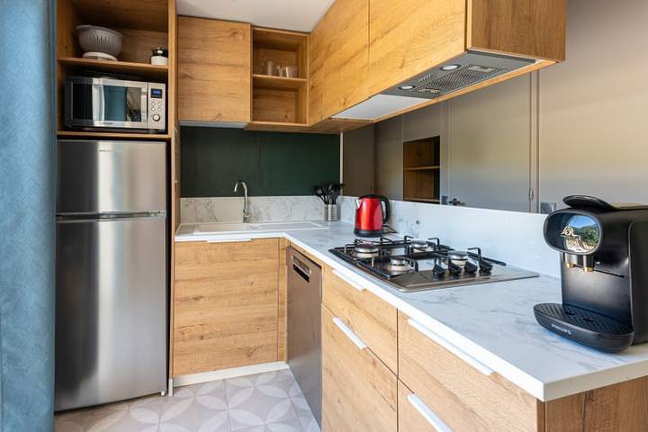 Caravane pour 6 personnes, avec terrasse et balcon/terrasse à Coëx - 4