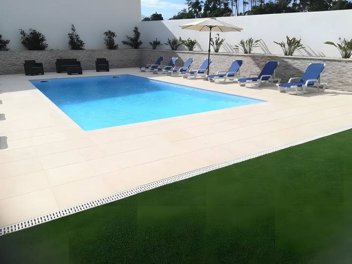 Villa 'Campo Mar - Golden House' con piscina privada in Cela, Leiria District