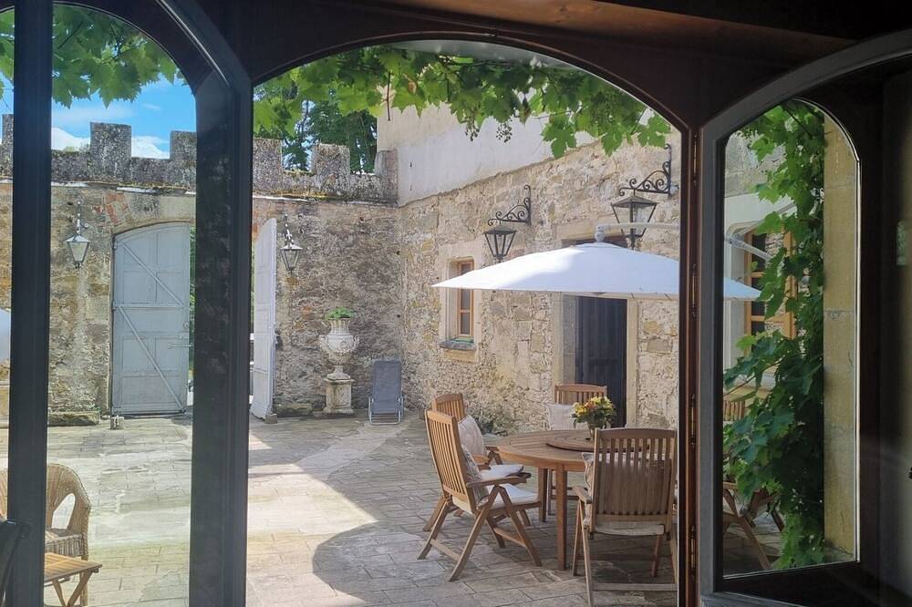 Château pour 10 Personnes dans Léran, Ariège