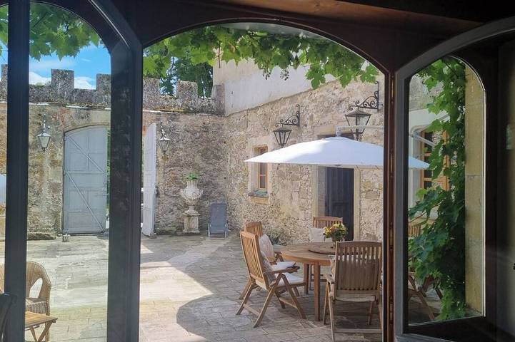 Château pour 10 personnes, avec piscine et jardin dans l' Ariège