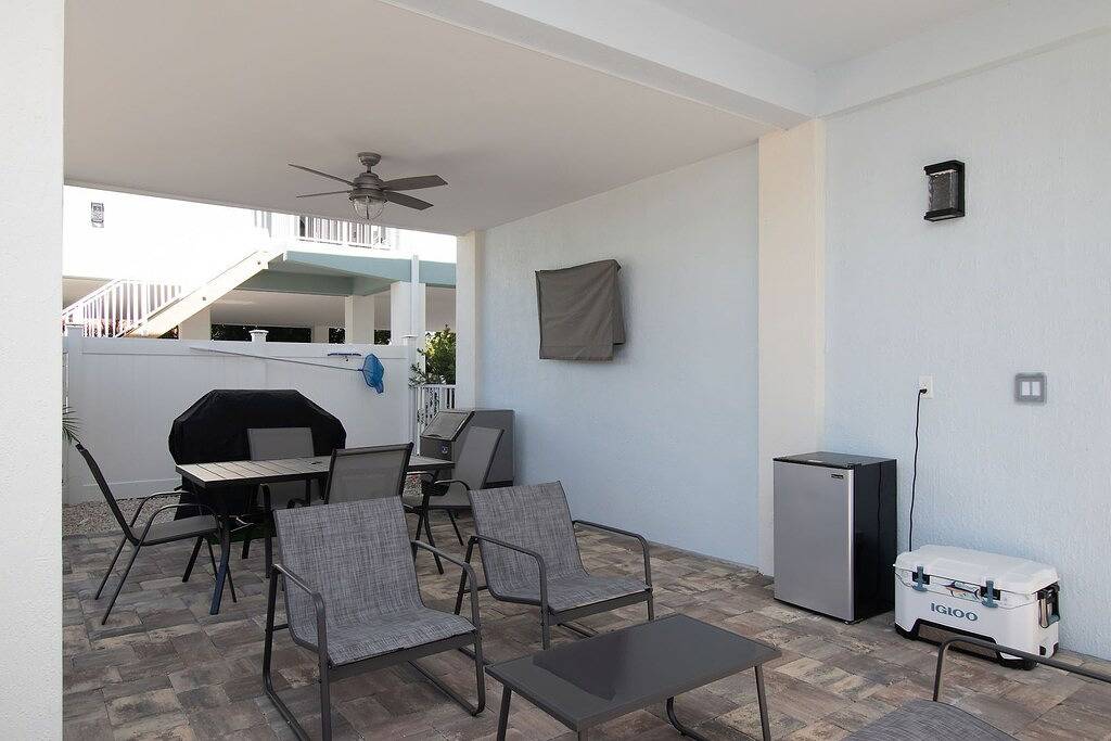 Beautiful 4 Bedroom/3 Bath Home w/Private Pool,40 ft. Dock near Sombrero Beach! in Sombrero Beach, Marathon