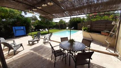 Gîte pour 5 personnes, avec piscine et jardin à Courthézon