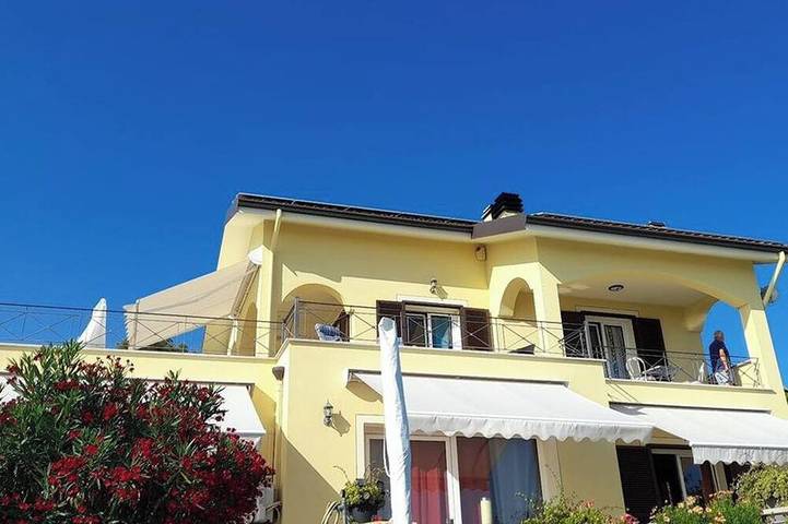 Appartement de vacances pour 4 personnes, avec jardin et terrasse