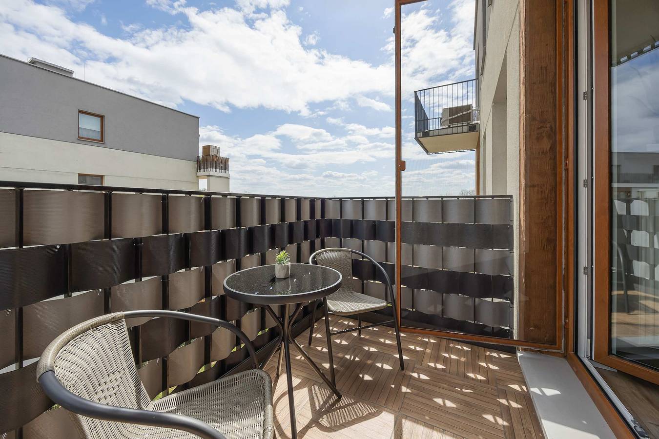Ganze Wohnung, Comfortable Apartment | Parking | Balcony | Workspace. in Warschau, Masowien