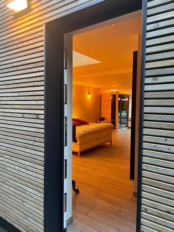 Chambre d’hôte pour 2 personnes, avec Jacuzzi et Terrasse ainsi que Jardin et Piscine à Hestrud
