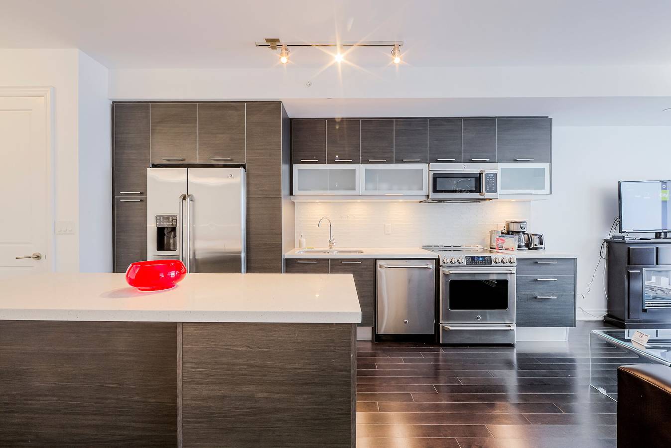 Entire holiday apartment, Stunning High Floor 1 Bedroom Condo near Toronto General Hospital, U of T, Tmu in Toronto, Lake Ontario (Canada)