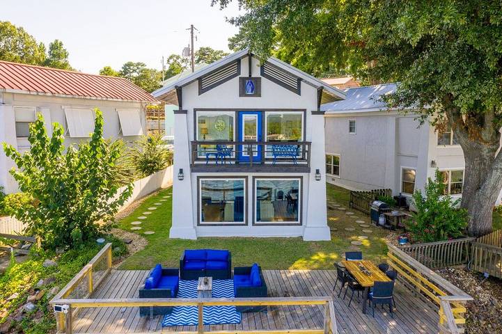 Vacation house for 8 people, with pool and yard as well as balcony in Arkansas