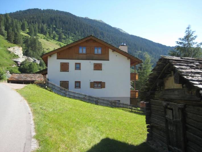 Ferienwohnung für 5 Personen, mit Balkon und Terrasse sowie Garten und Ausblick
