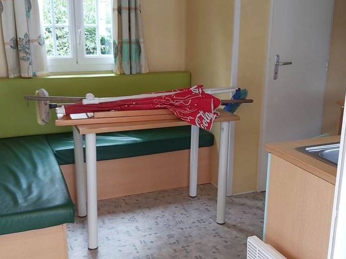 Camping pour 3 personnes, avec terrasse dans Région de Besse-et-Saint-Anastaise - 3