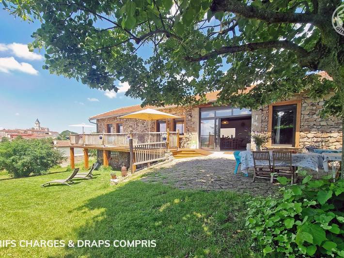 Cottage voor 15 personen, met Terras en Tuin in Loire