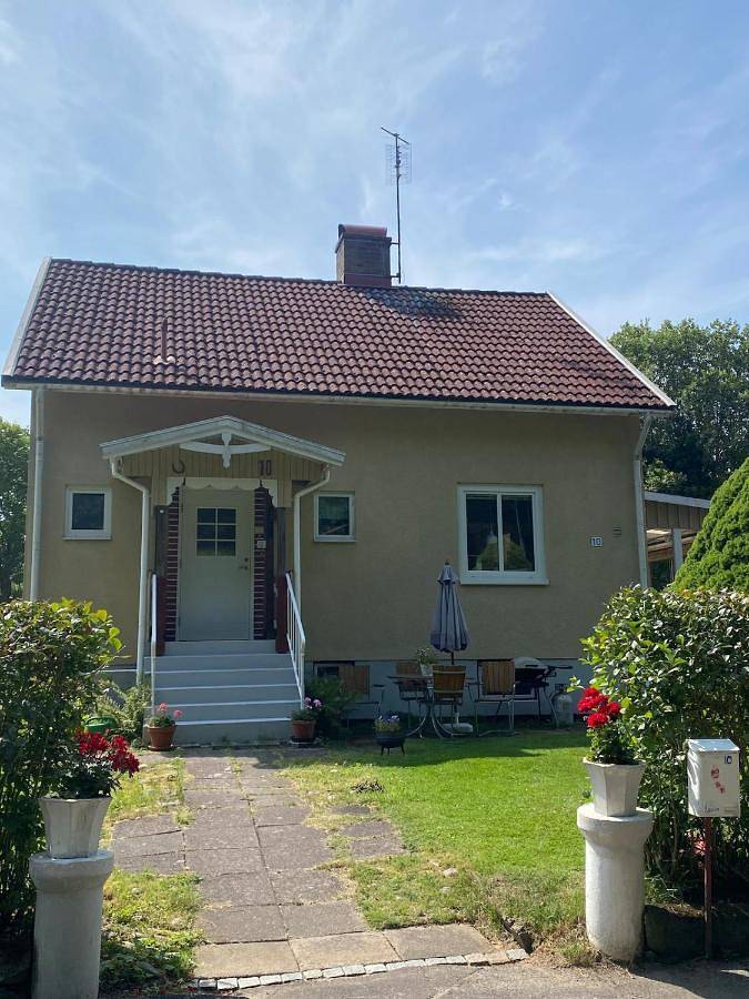 Ferienhaus für 6 Personen, mit Balkon und Terrasse sowie Garten und Sauna in Karlsborg