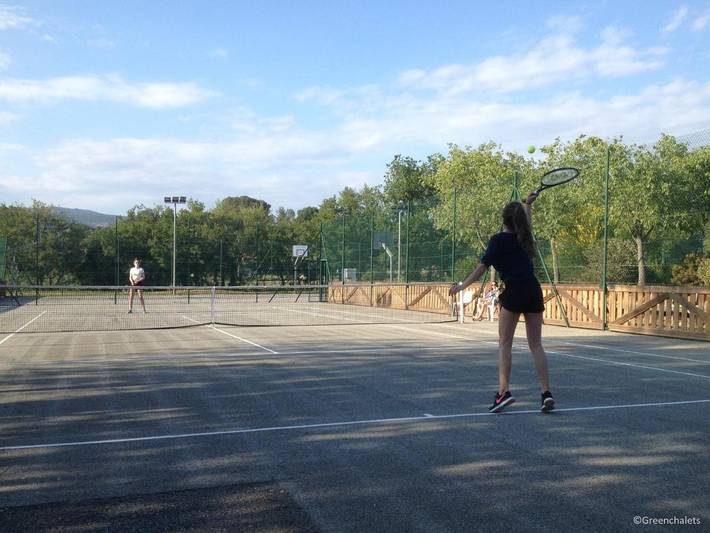 Camping pour 4 personnes, avec jardin ainsi que vue et piscine à Roquebrune-sur-Argens - 2