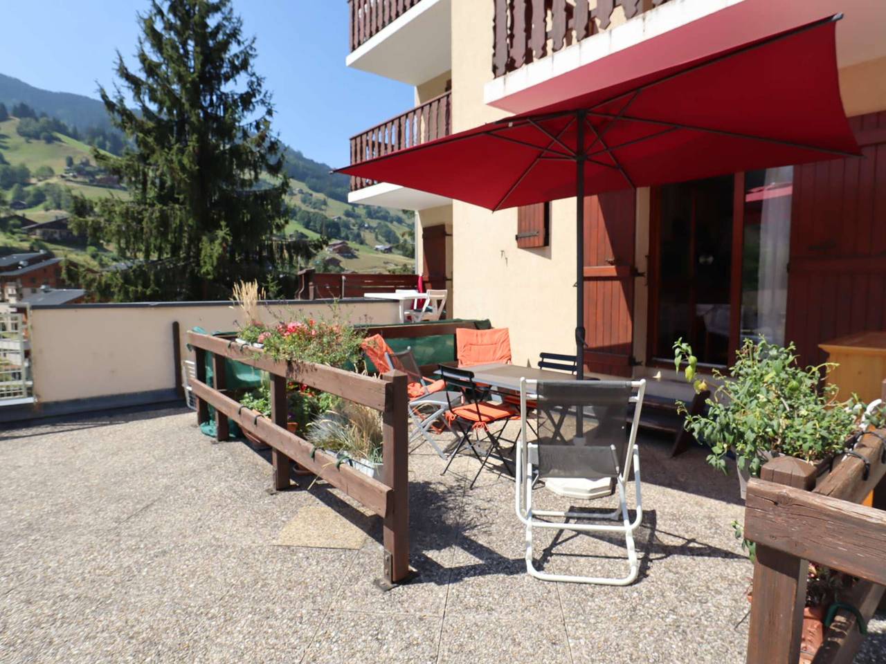 Entire apartment, Cozy 2-4 Pers Apt in Village Center, Near Ski Lifts, Pool, South-Facing Terrace in Arêches, Beaufort (Rhône-Alpes)
