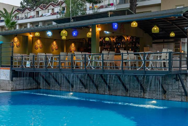 Hotel für 3 Personen, mit Kinderpool und Pool sowie Garten und Sauna - 1