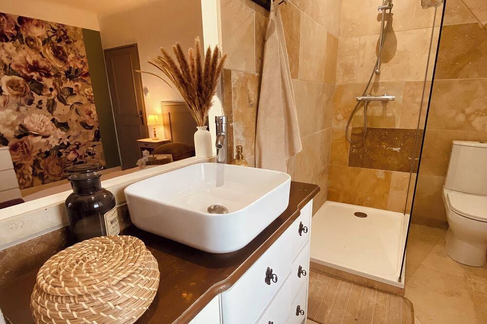 Mas Belvega guest house in La Baume-de-Transit, Nyons region