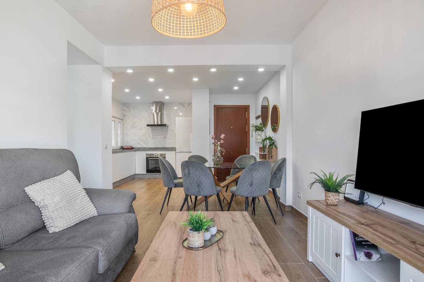 Entire apartment, Apartment 'La Perla De Ronda' with Balcony, Wi-Fi and Air Conditioning in Ronda, Málaga Province